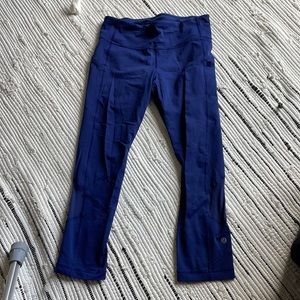 Lulu lemon size 6
